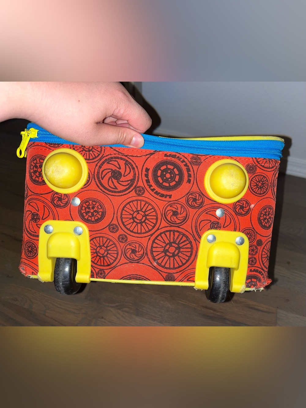 Disney Pixar Cars Way Ahead Of You Rolling Suitcase Lightning McQueen Luggage - Picture 4 of 8